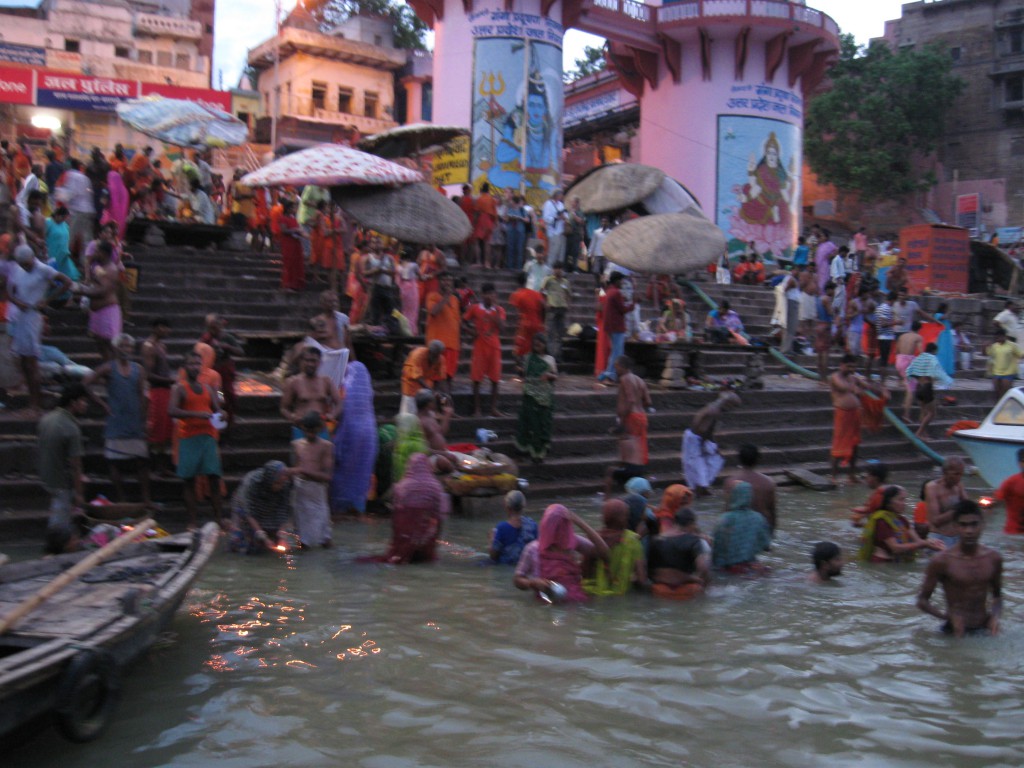 Indrukwekkende ochtendwandeling bij de Ganges in Varanasi