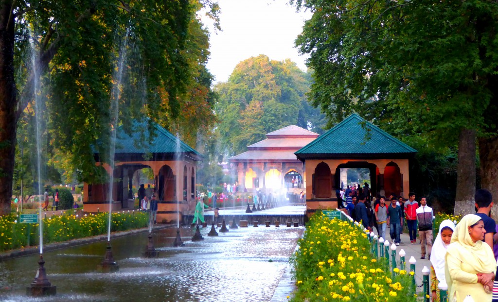 Mughal Garden Srinagar - Dal meer - Kashmir India