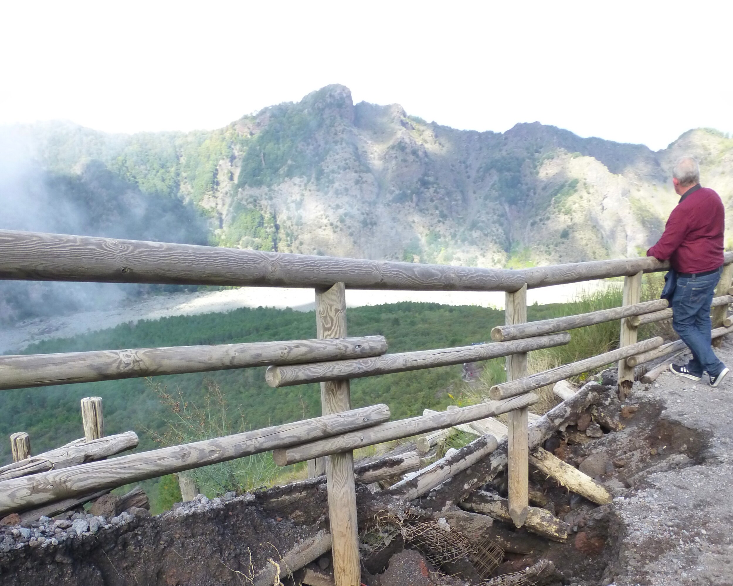 Vesuvius beklimmen nabij Napels Italie