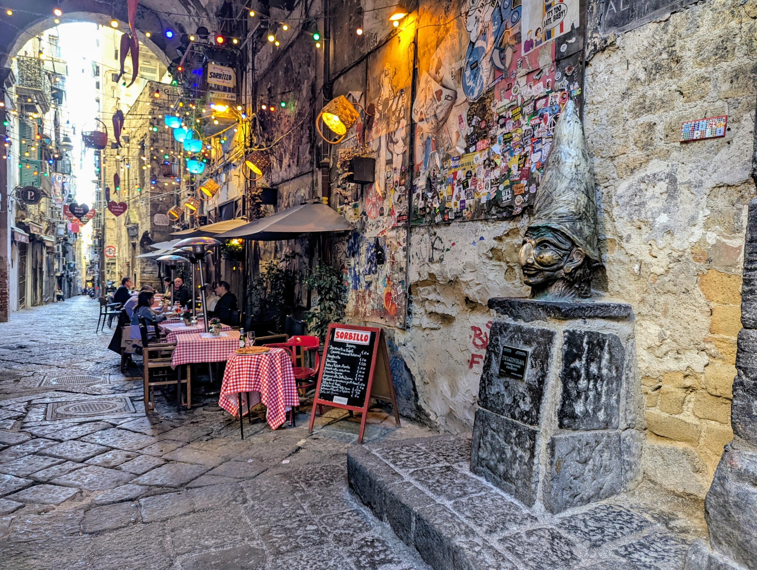 Beeld Pulcinella Napels