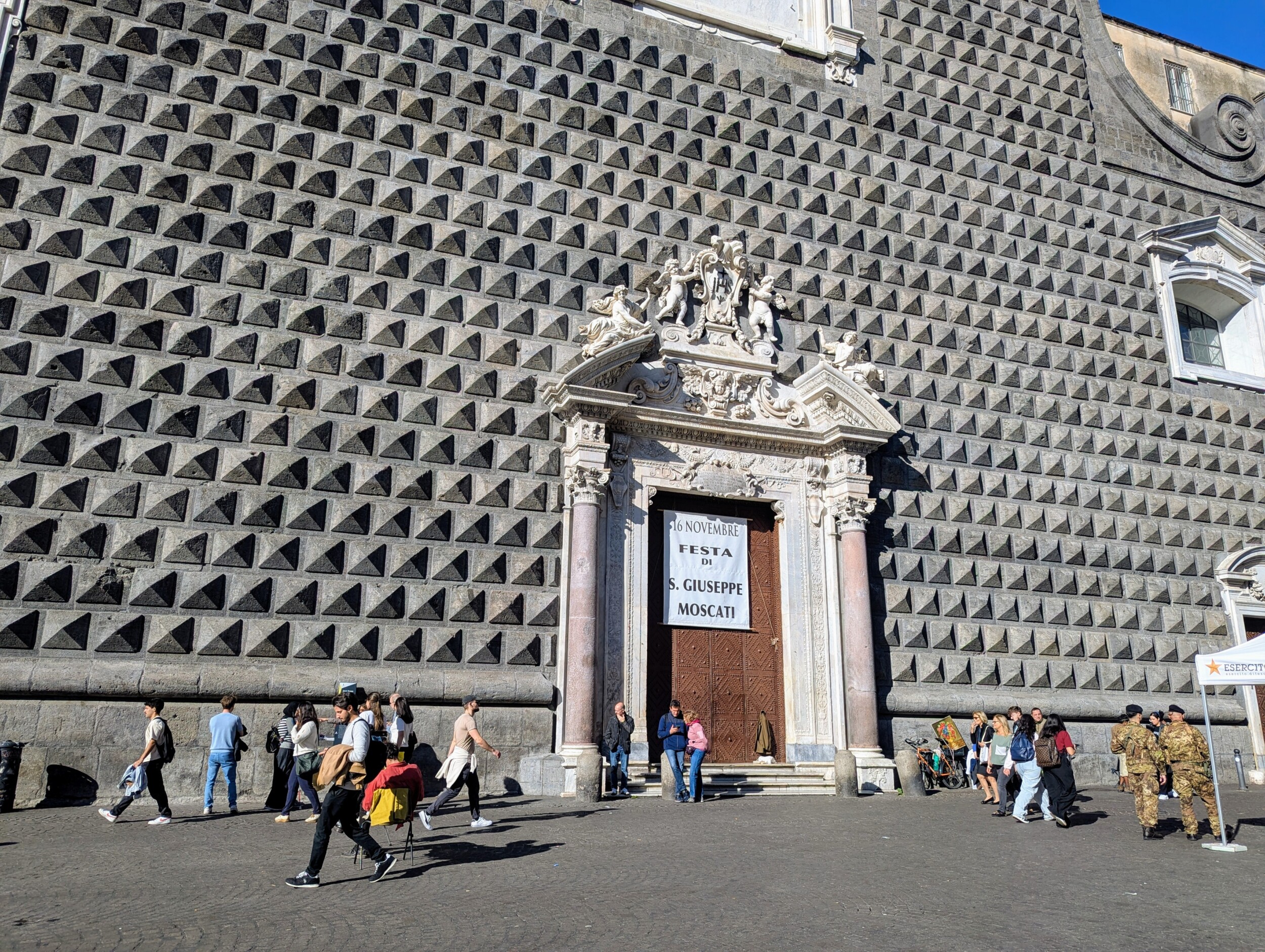 Chiesa del gesu nuovo Napels