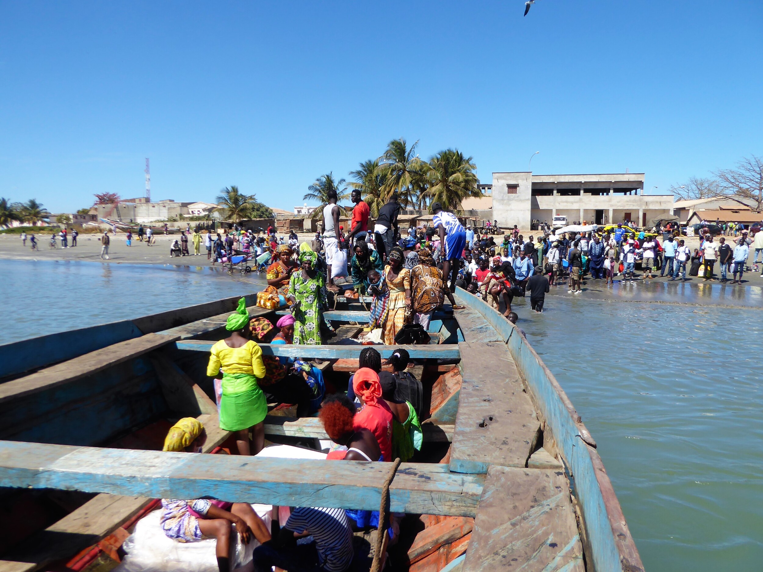 Boten in The Gambia - Kuntaur
