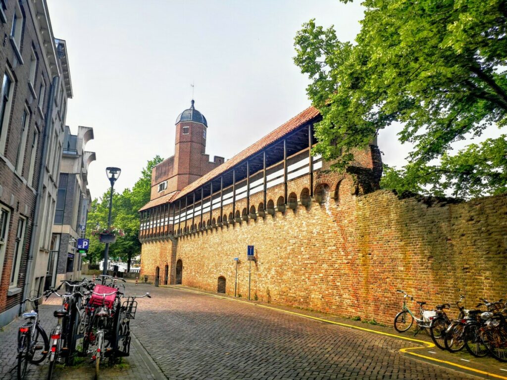 De oude Vestingmuur van de Hanzestad Zwolle
