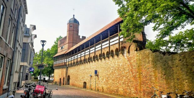 De oude Vestingmuur van de Hanzestad Zwolle