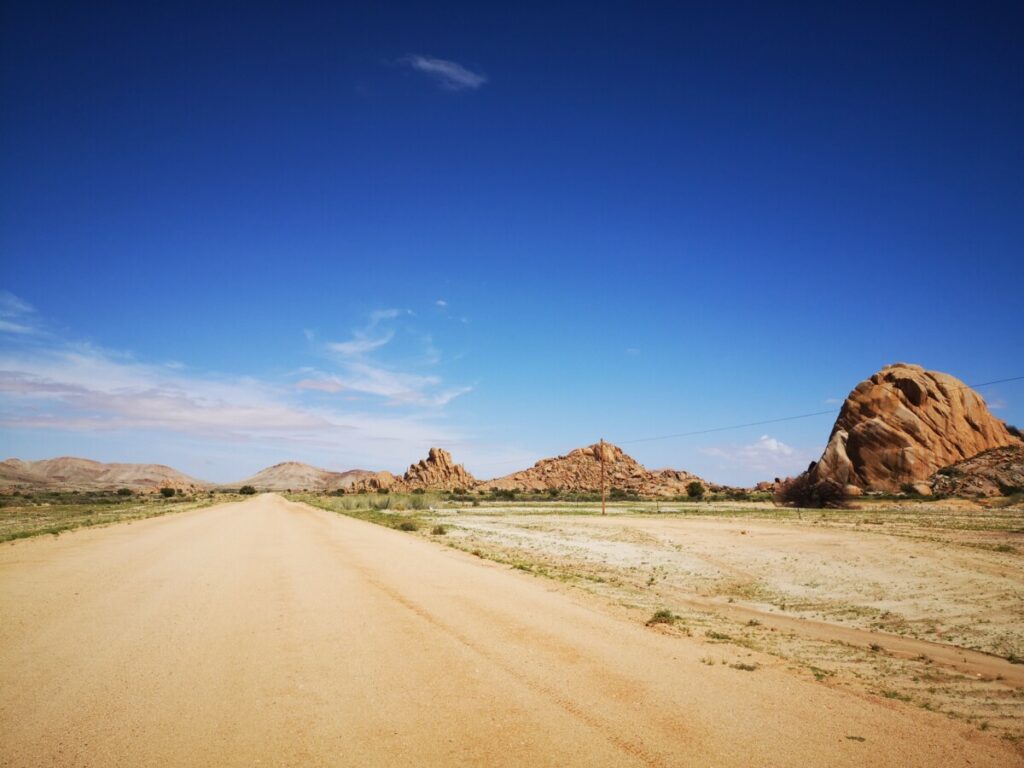 Van Fish River Canyon naar Aus rijden, op weg naar Spookstad Kolmanskop