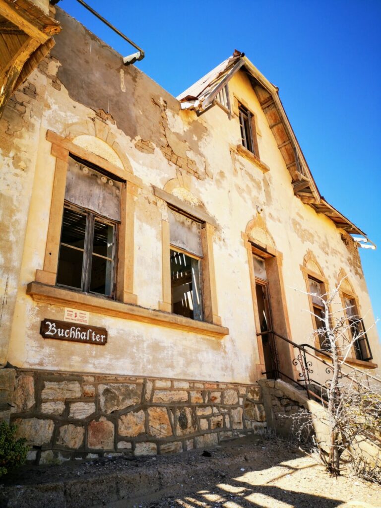 Spookstad Kolmanskop nabij Duitse stadje Lüderitz