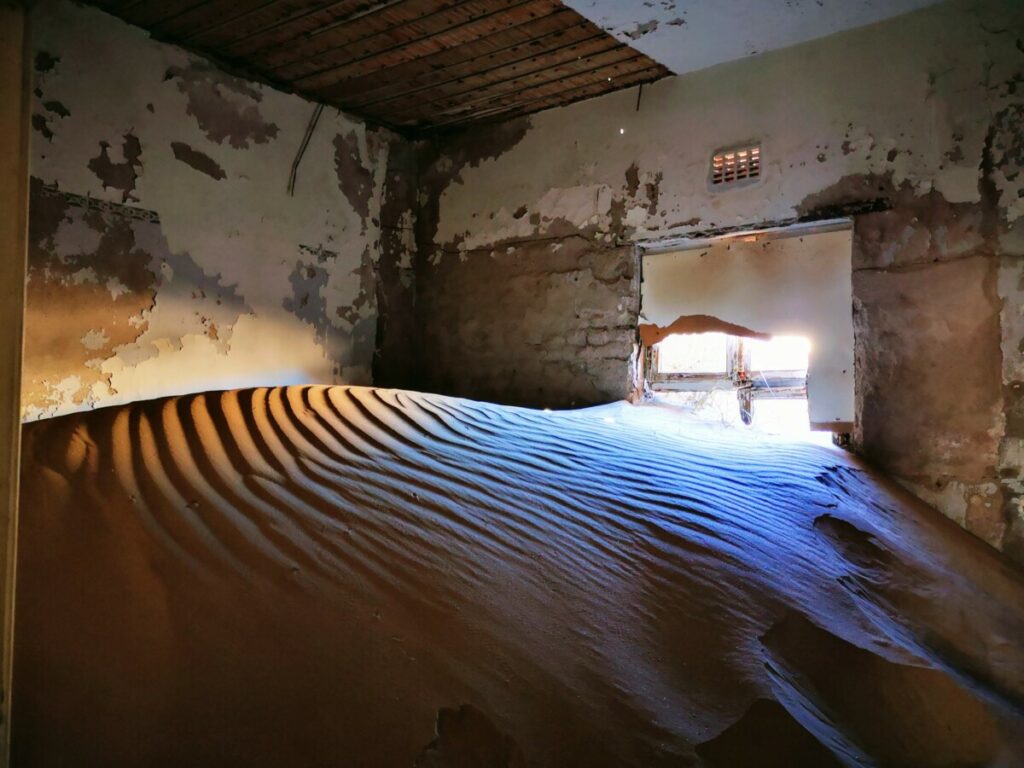 Spookstad Kolmanskop nabij Duitse stadje Lüderitz