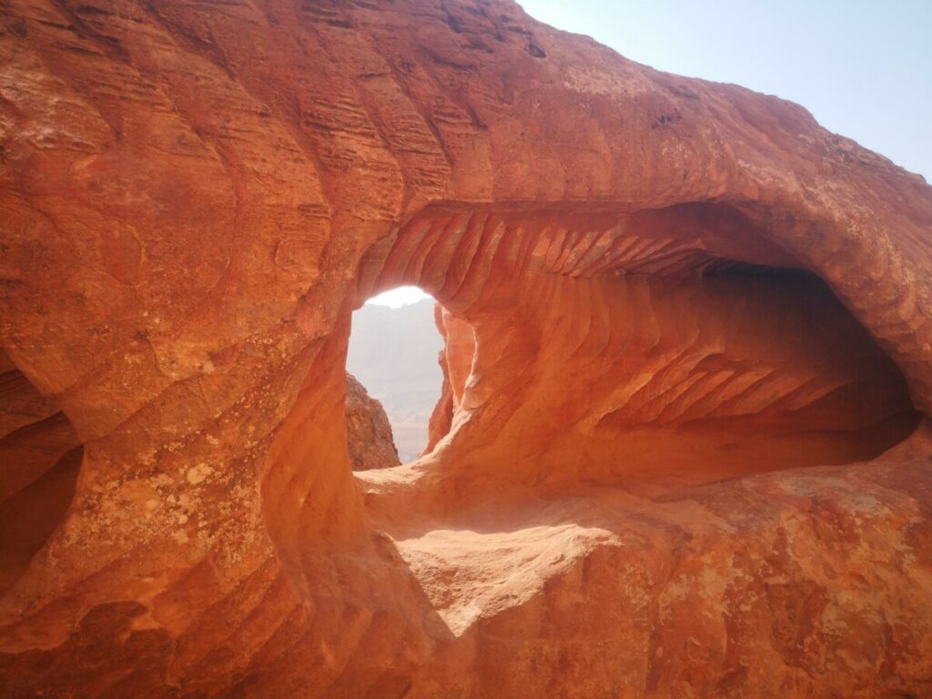 The most beautiful colours and rock formations during the hike on the Trail to the High Place of Sacrifice