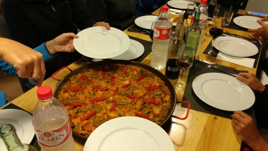 Pelgrimsmaaltijd Paella - Camino wandelen doe je samen