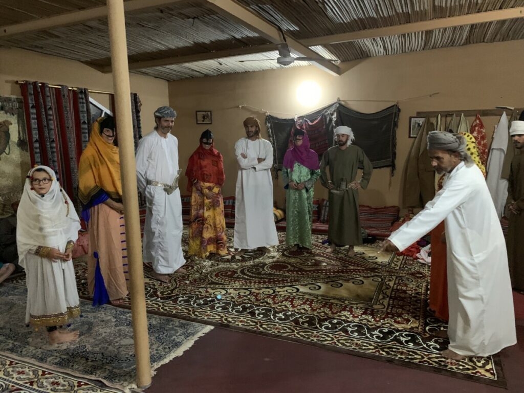 Traditioneel gekleed in het bedoeïenkamp