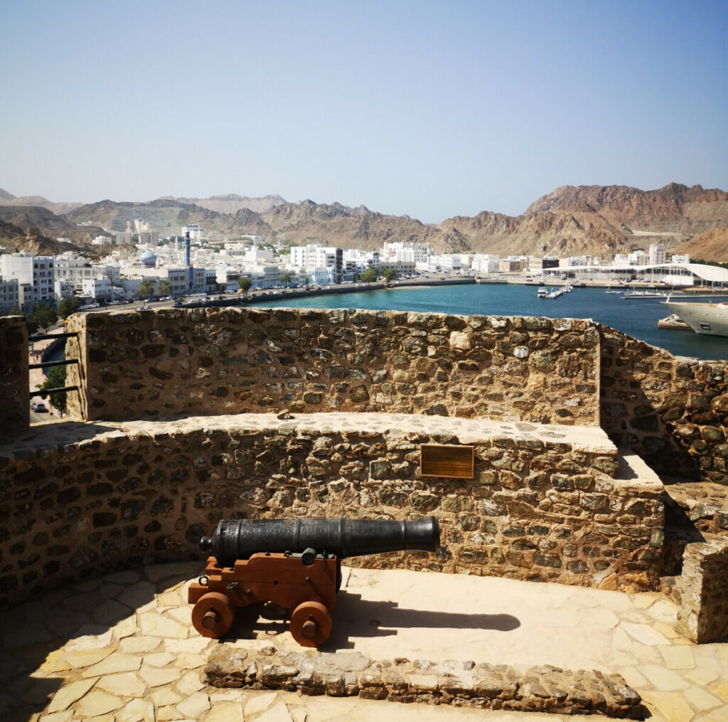 Zicht over Corniche van Muscat, Oman