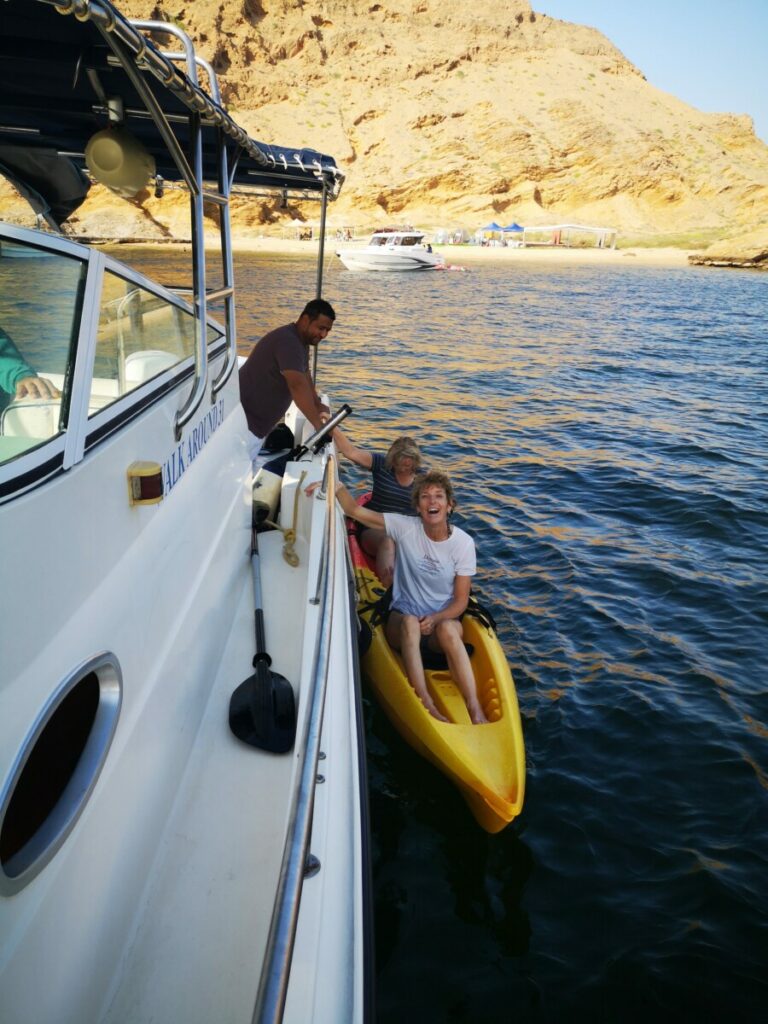 Kayakken op dag 2 rondreis Oman