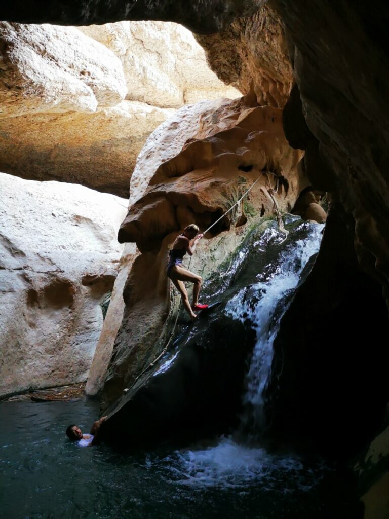 Wat een energie! Wadi Shab Waterval