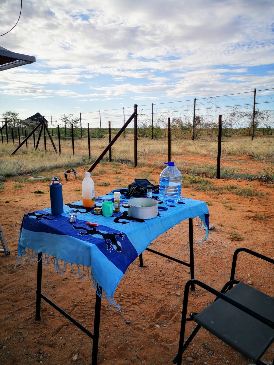 Mijn plekje achter het hek bij Olifantsrus - Etosha Mijn plekje achter het hek bij Olifantsrus - Etosha