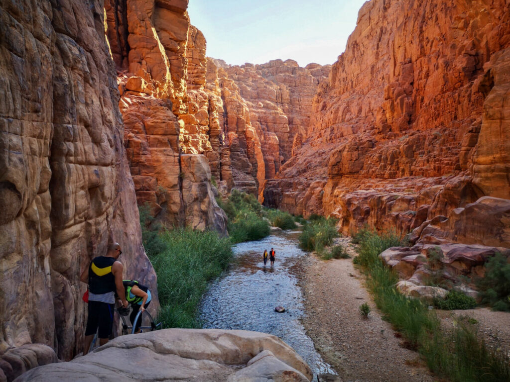 De mooiste wadi van Jordanië - Ga het avontuur aan in de Wadi Mujib