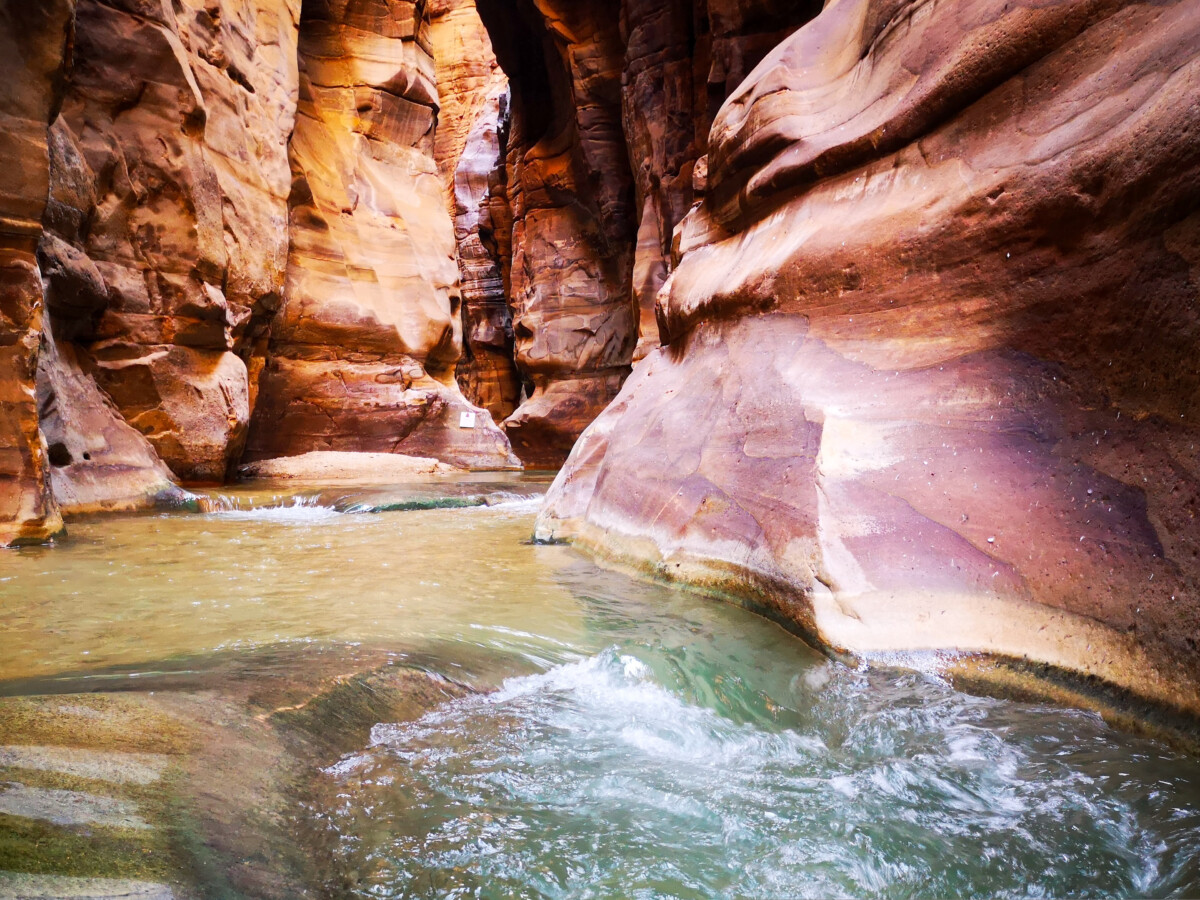De mooiste wadi van Jordanië - Ga het avontuur aan in de Wadi Mujib De mooiste wadi van Jordanië - Ga het avontuur aan in de Wadi Mujib