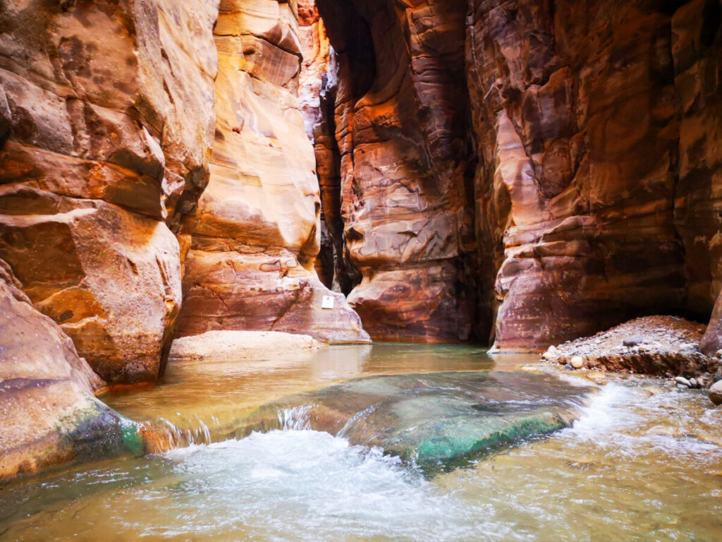 De mooiste wadi van Jordanië - Ga het avontuur aan in de Wadi Mujib