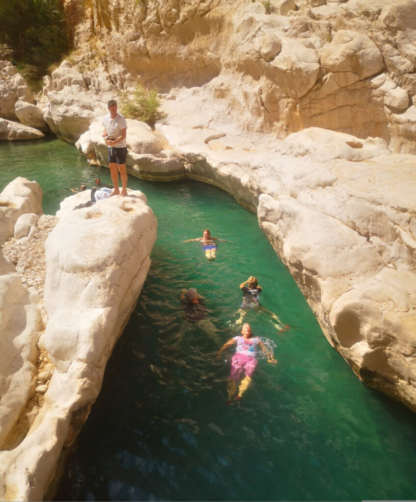 Zwemmen in de Wadi Bani Khalid - Oman