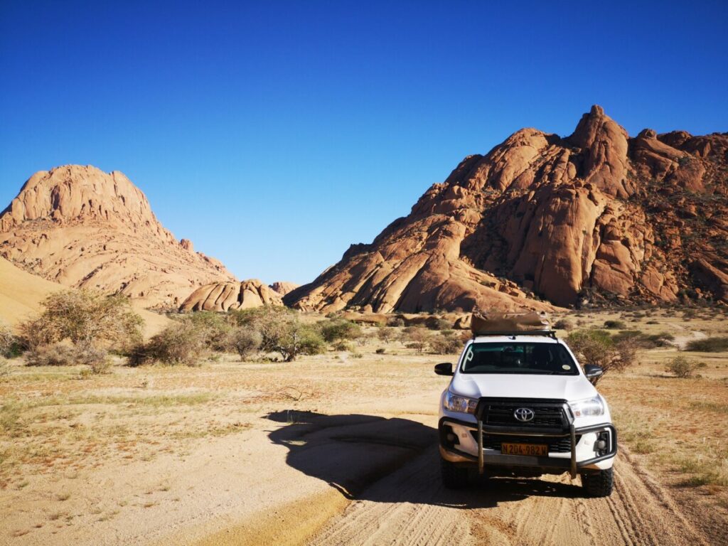 All you need to know for your roadtrip with 4x4 - Do's and don'ts for your 4WD - Solo Travel Namibia