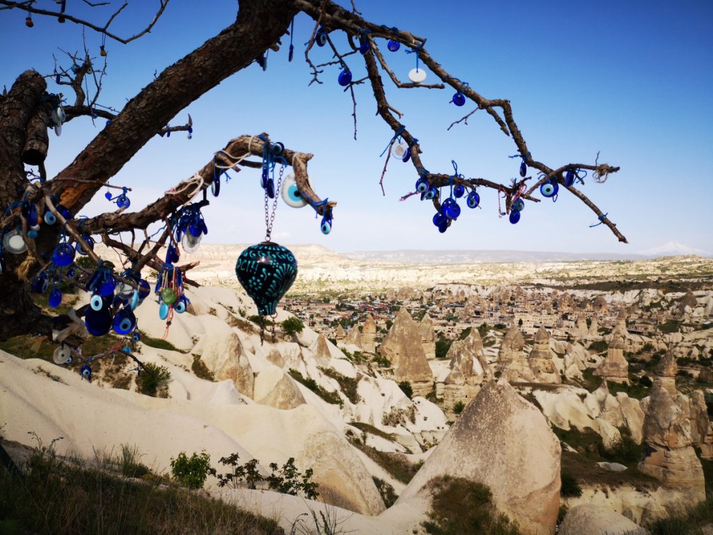 Panorama restaurants langs de weg Uchisar - Göreme 