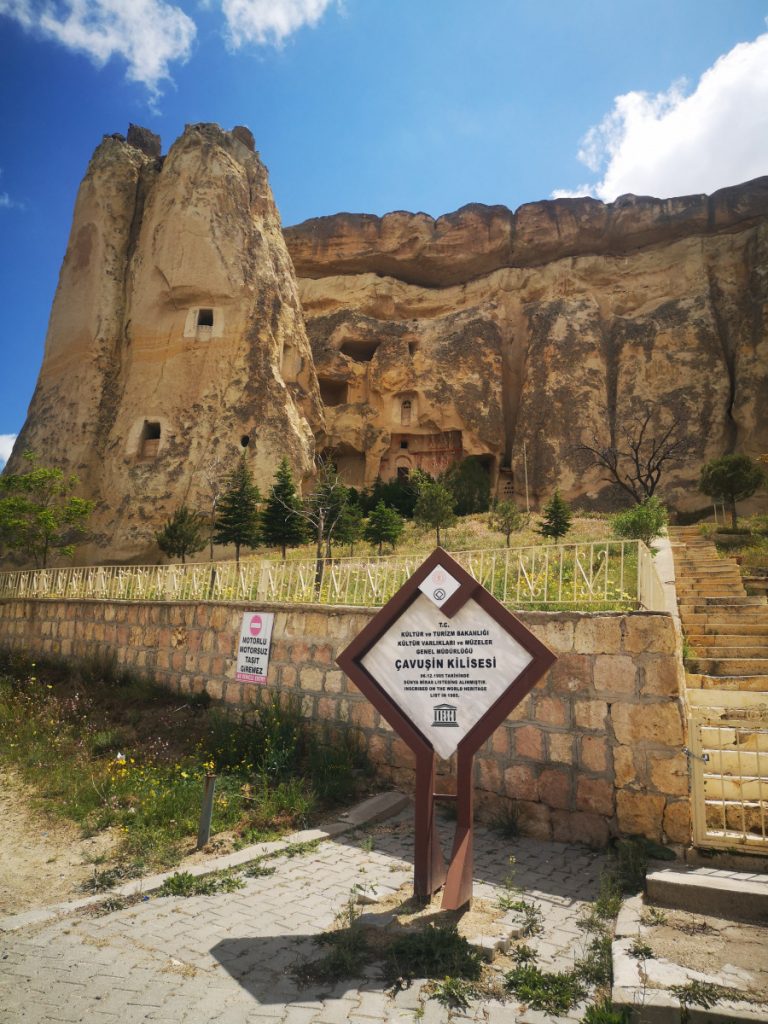 De kerk in Çavuşin - Cappadocië