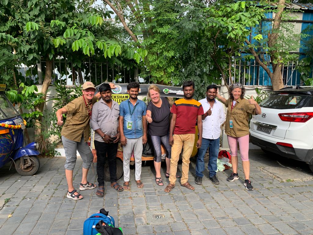 Het personeel van de Chennai garage