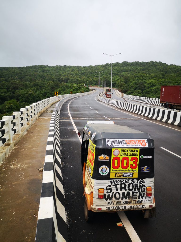 Rickshaw Challenge MumbaiXpress - 3 women, 1 autorickshaw and a 2000 km ride through 5 states of India