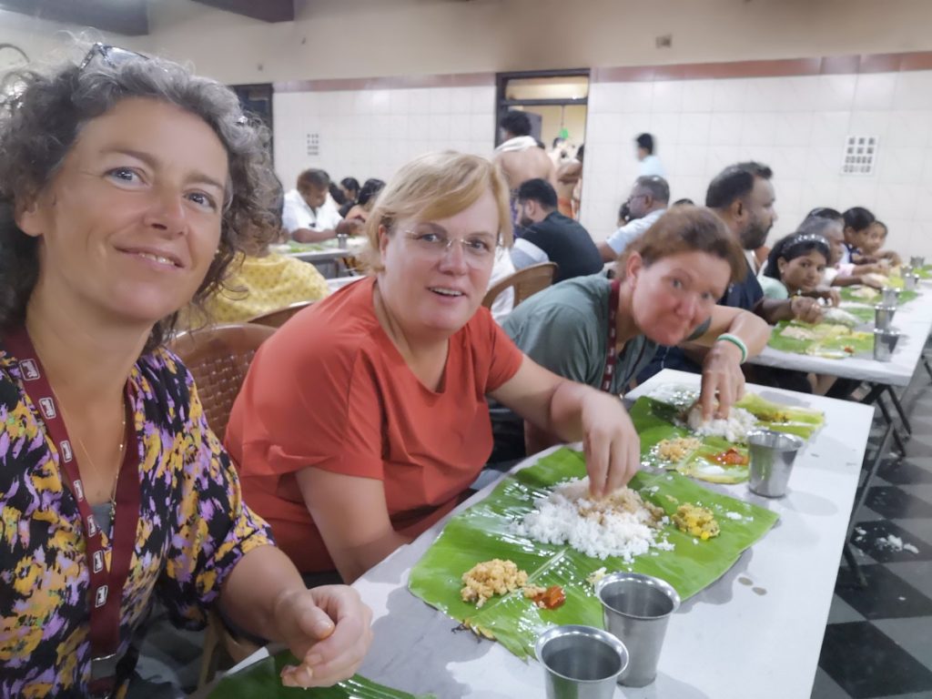Eten in een tempel - India