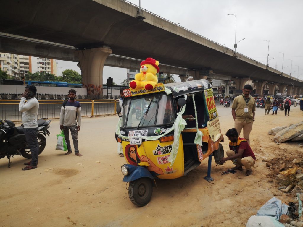 Op naar het eindpunt van deze Rickshaw Challenge MumbaiXpress