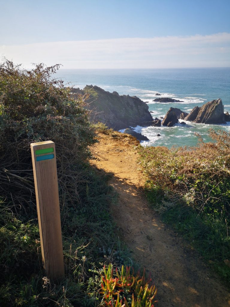 Stage 5 - Ambujeira do Mar to Odeceixe - 18,5 km Hiking along the Atlantic Ocean