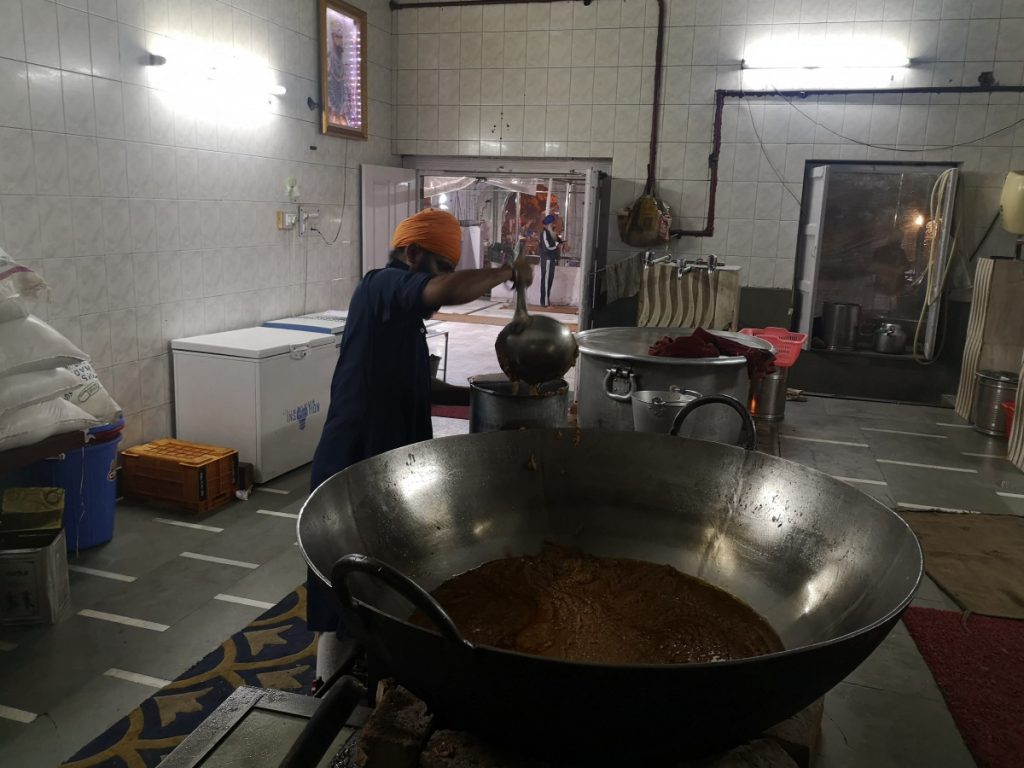 Gurudwara Sis Ganj Sahib - Grote keuken in de Sikh tempel, Old Delhi