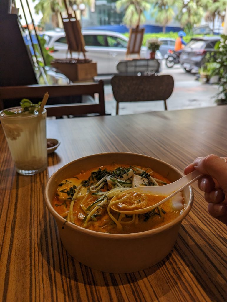 Tasting the authentic Nyonya Laksa of Donald & Lily in Melaka, Malaysia