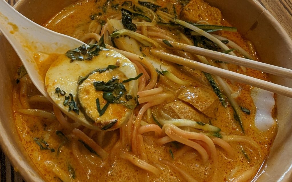 Tasting the authentic Nyonya Laksa of Donald & Lily in Melaka, Malaysia