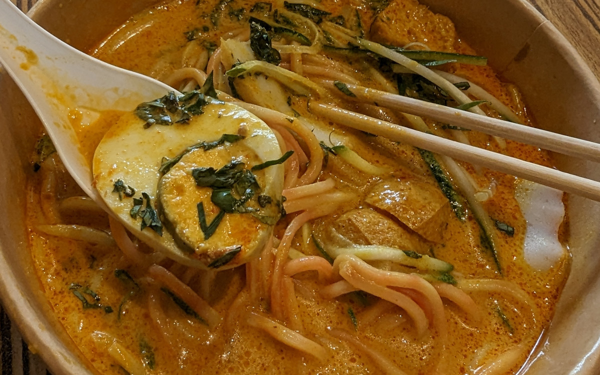 De authentieke Nyonya Laksa van Donald & Lily in Melaka, Maleisië