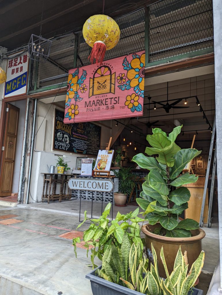 Tasting the authentic Nyonya Laksa of Donald & Lily in Melaka, Malaysia