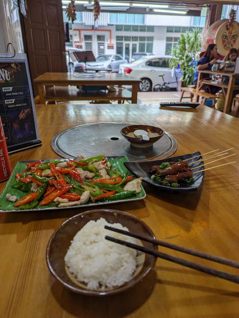 Eating at Dachongqing, Melaka