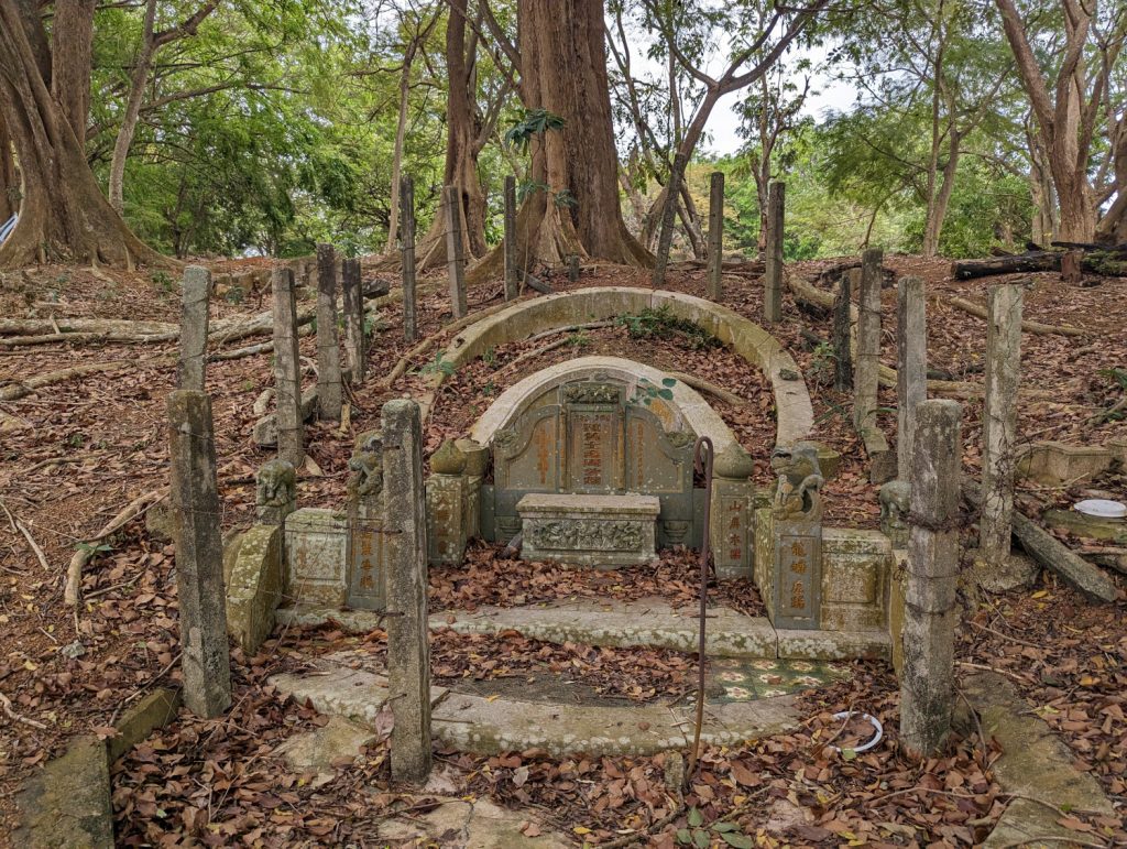 Chinees graf tijdens wandeling op Bukit China - Melaka