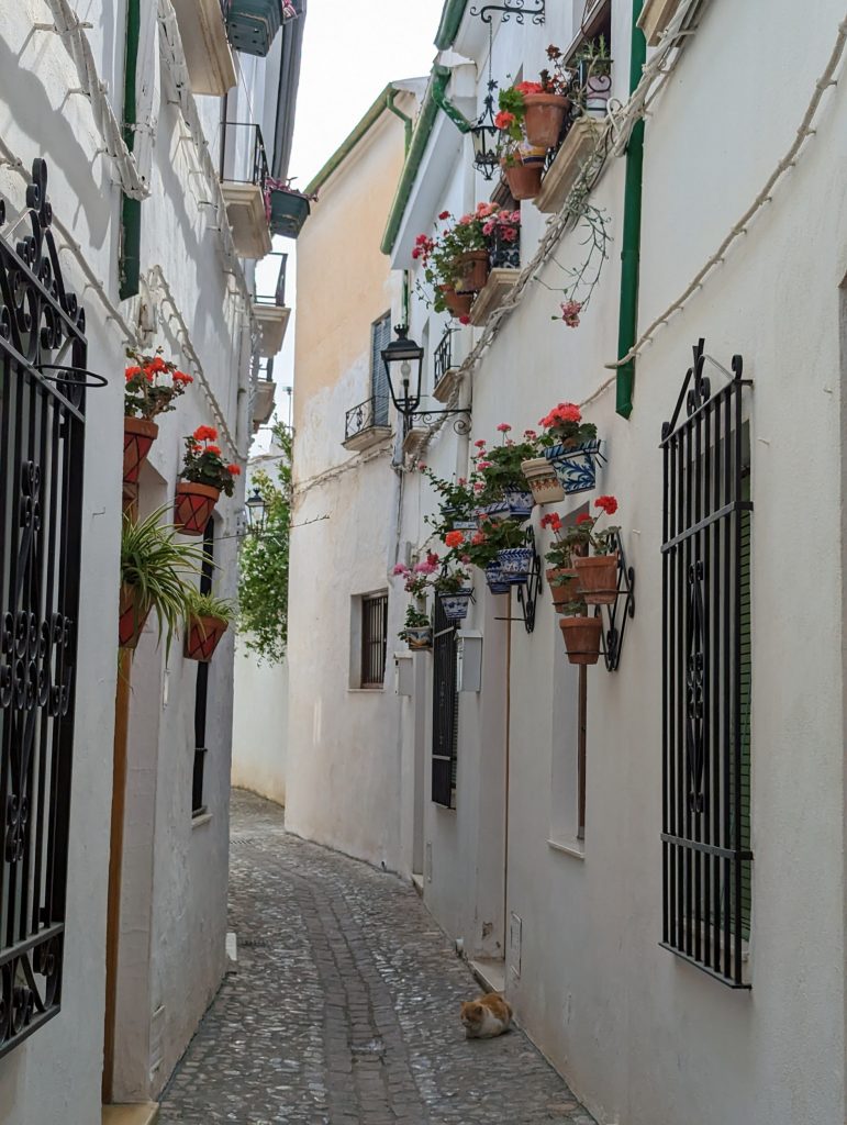 Het smalste straatje van Priego de Cordoba - Sierra Subbetica - Spanje