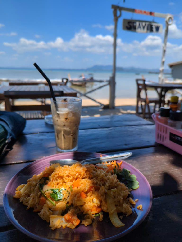 Lunchen bij Sea Side op Koh Mook