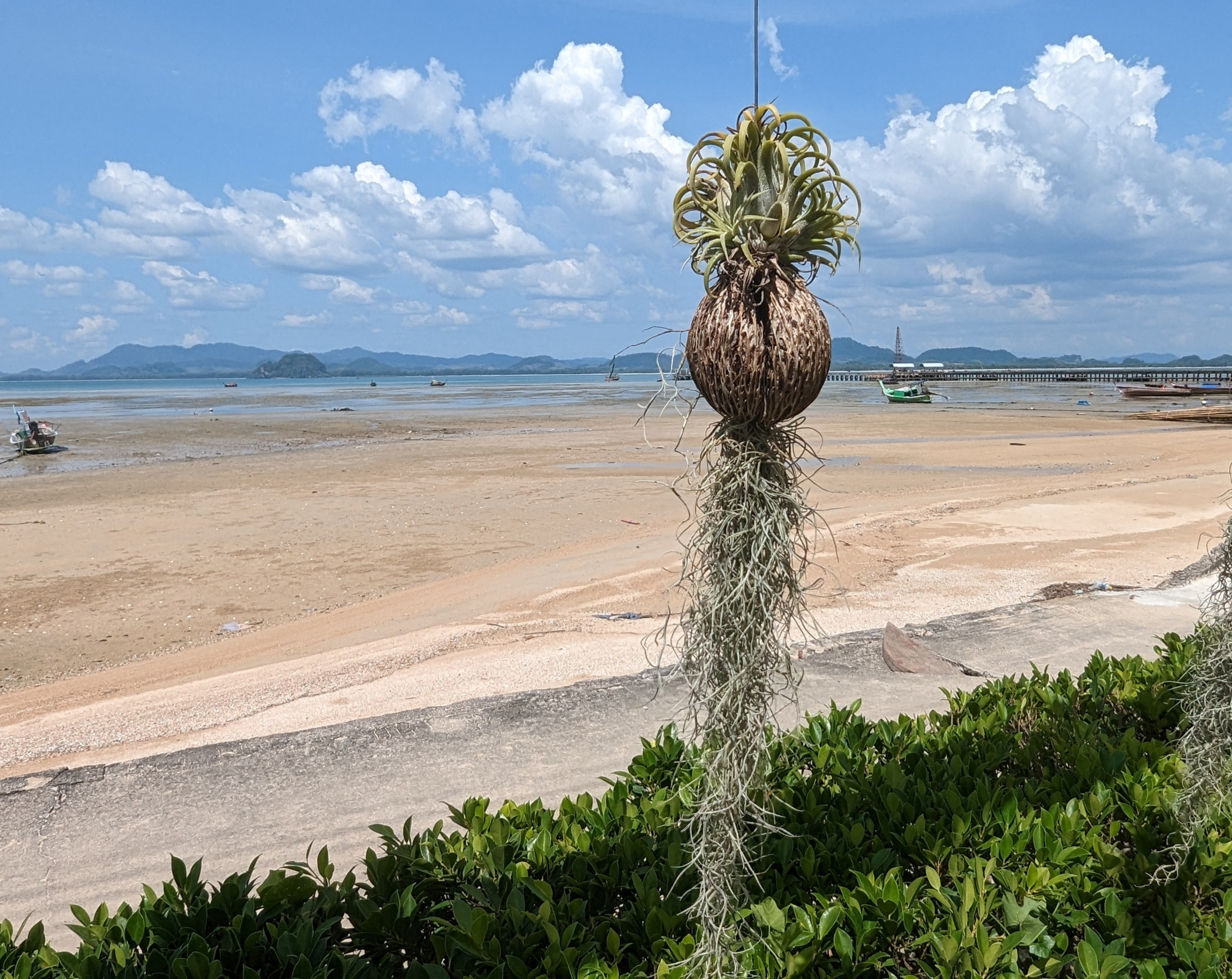 Door het lokale dorp op Koh Mook wandelen - Thailand