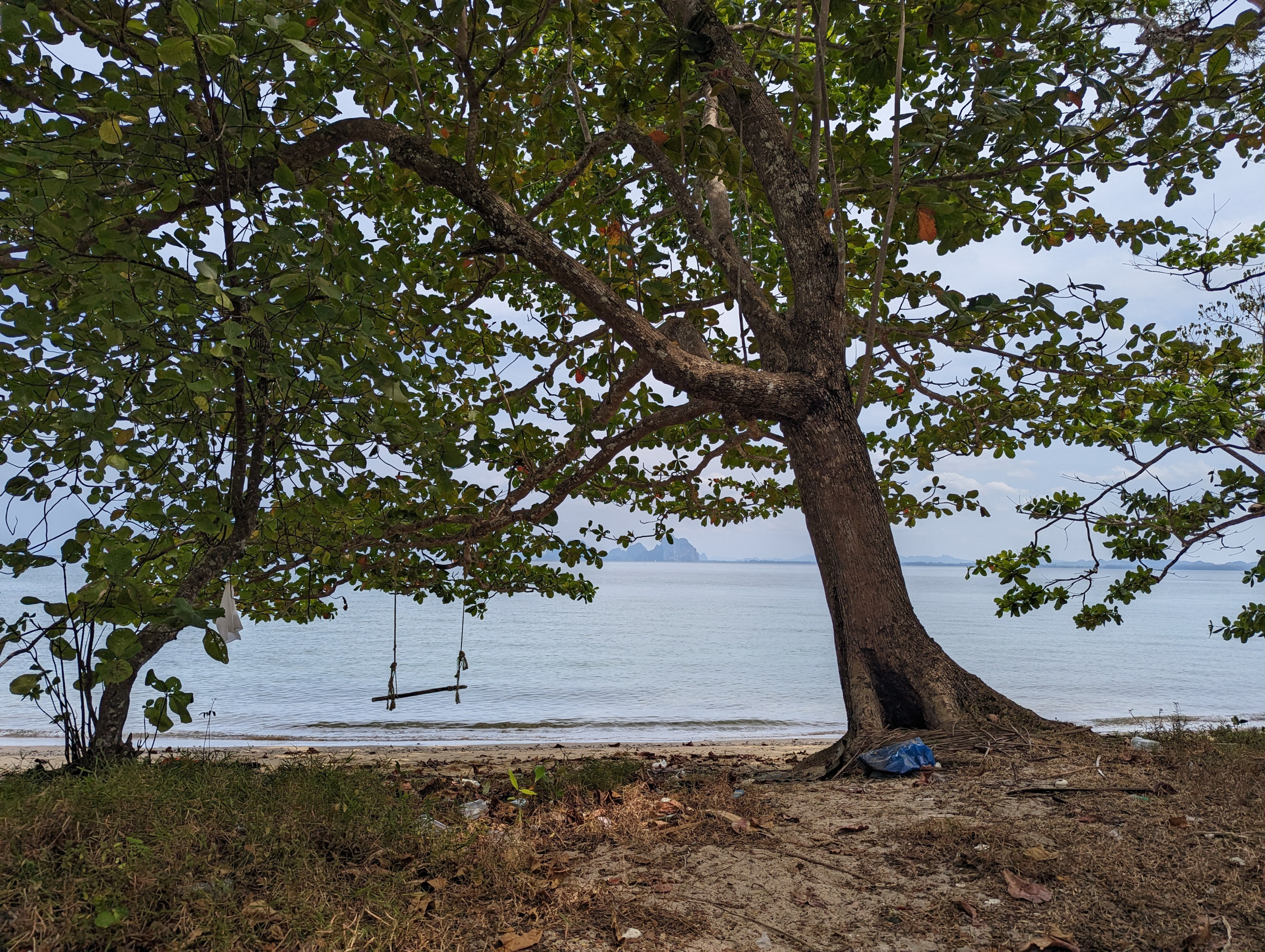 Wandelen naar Ao Lo Dung Beach - Koh Mook