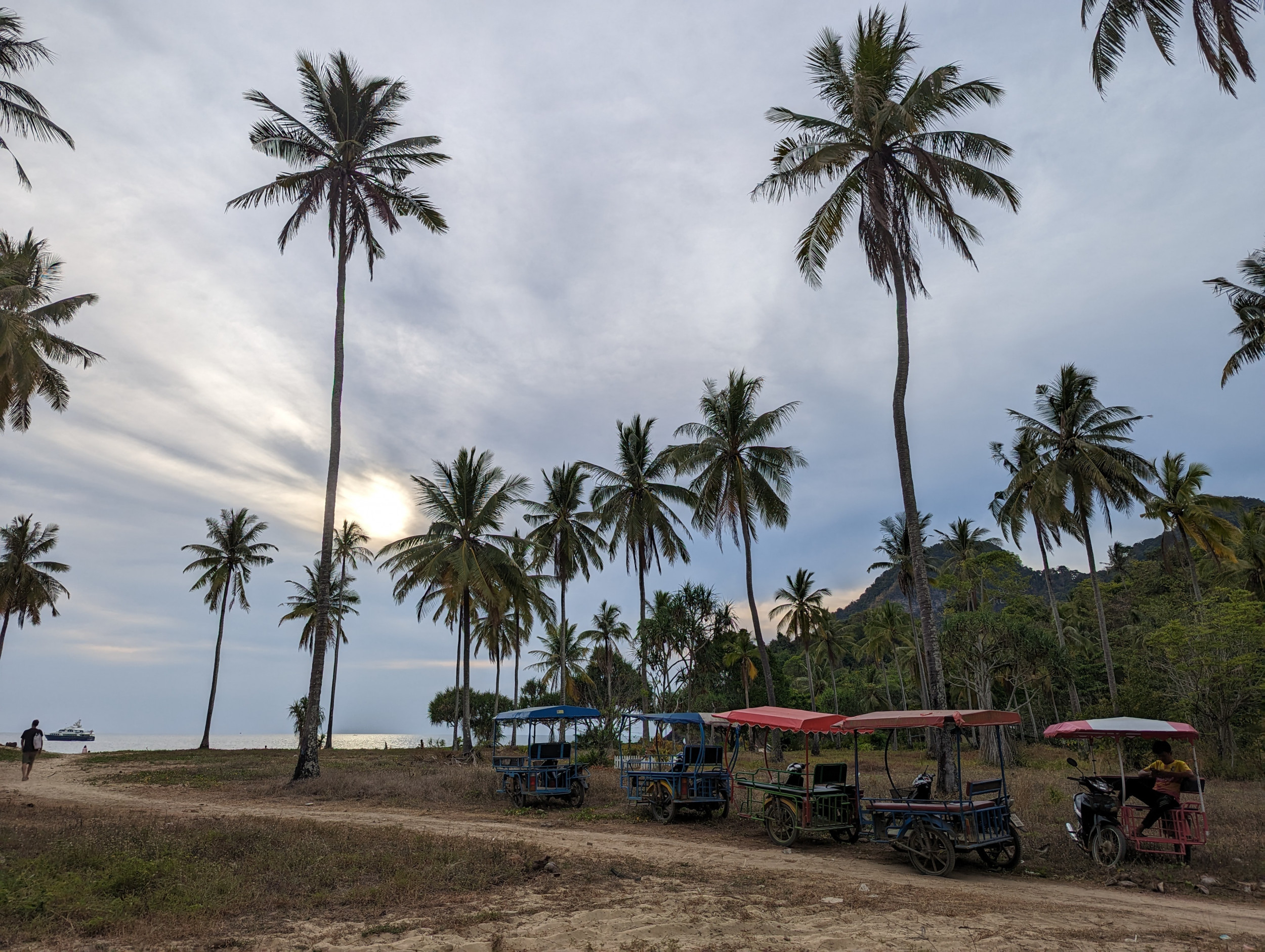 Alle tuktuks die je terugrijden naar je hotel op Koh Mook - Charlie Beach