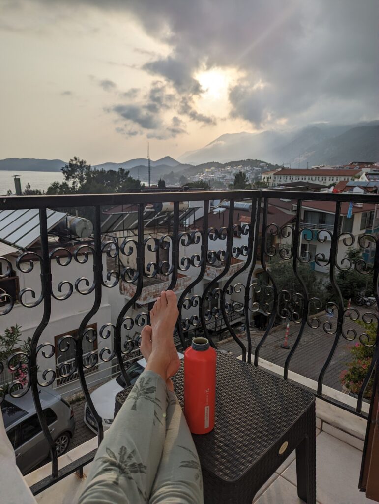 Genieten van de zonsondergang vanaf mijn balkon in Kas - Turkije