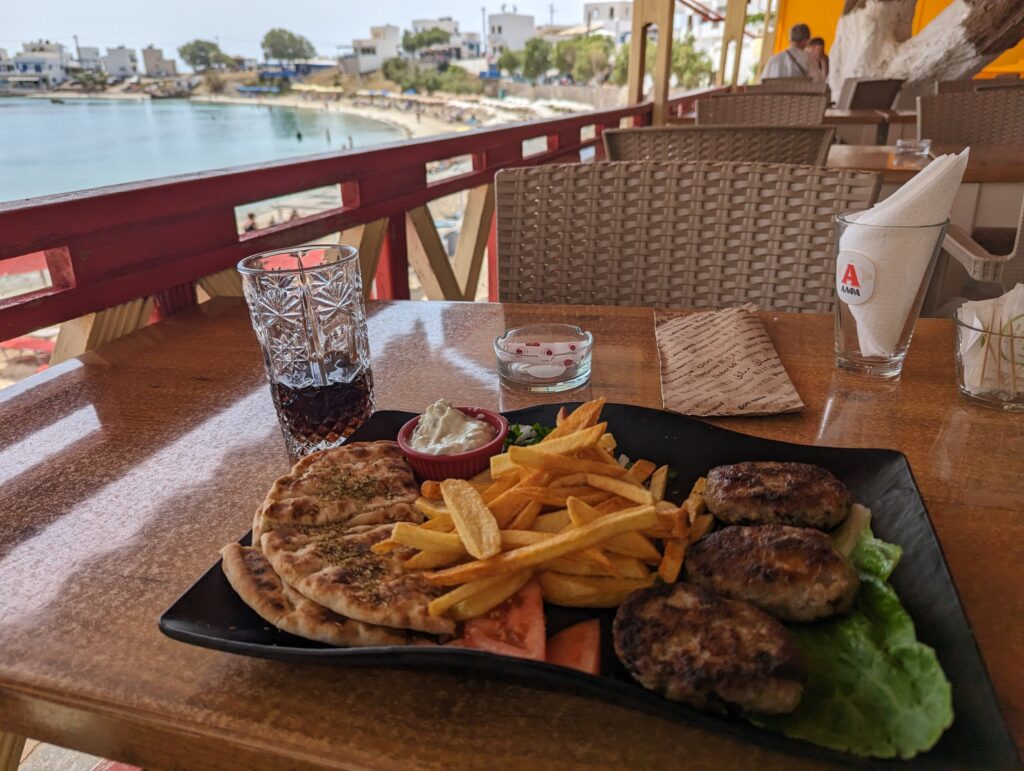Een goed bord vol eten - Lefkos Beach - Wandelen op Karpathos