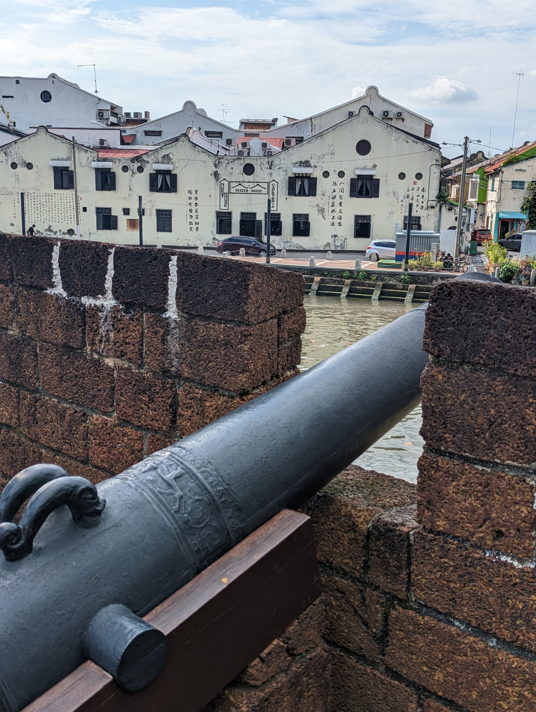Wat te doen in Melaka - Bastion Middleburg met zicht op Heerenhouse in Melaka - Maleisië