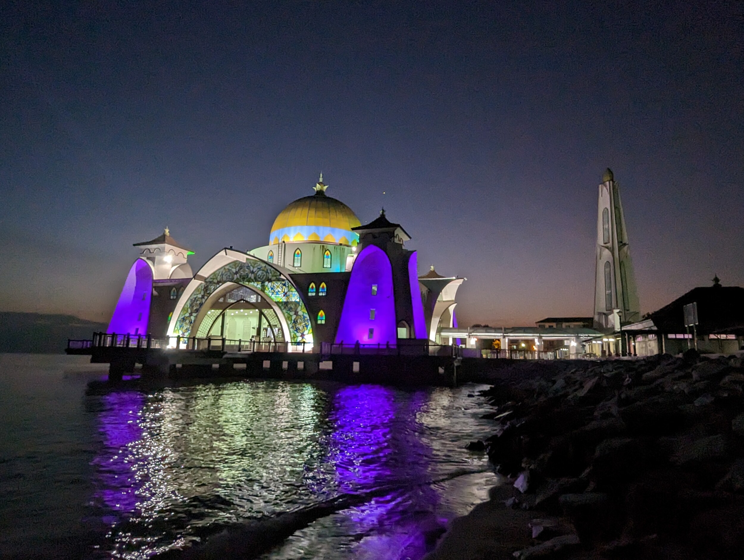 De 'drijvende' Melaka Straits Mosque. De 'drijvende' Melaka Straits Mosque.