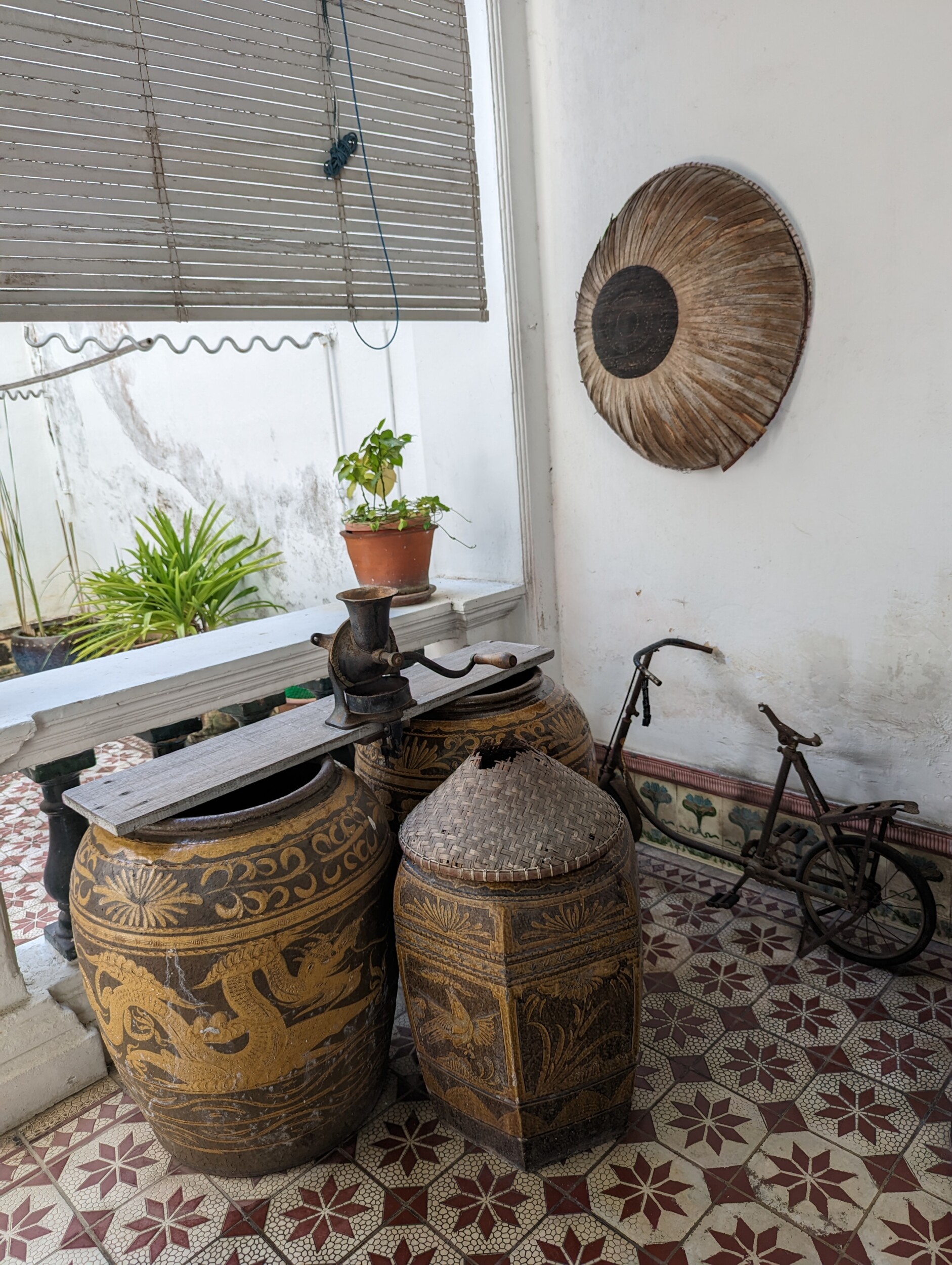 Tafereel in de keuken Baba & Nyona huis - Wat te doen in Melaka Tafereel in de keuken Baba & Nyona huis - Wat te doen in Melaka