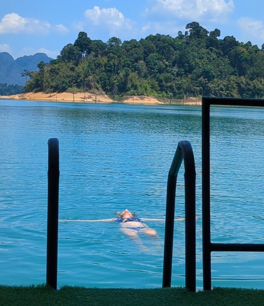 Zwemmen in Cheow Lan Lake - Khao Sok NP