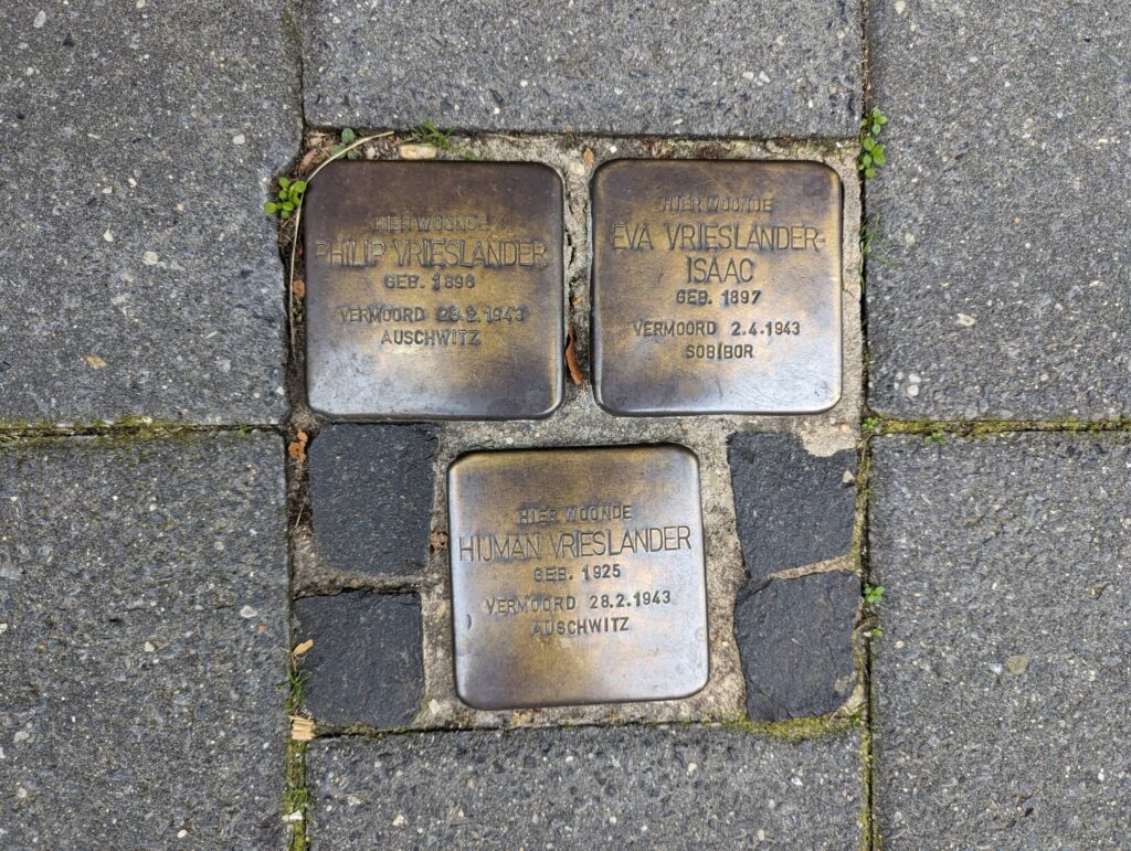 Struikelstenen ter nagedachtenis aan de Joden die hier woonden - Wat te doen in Zwolle