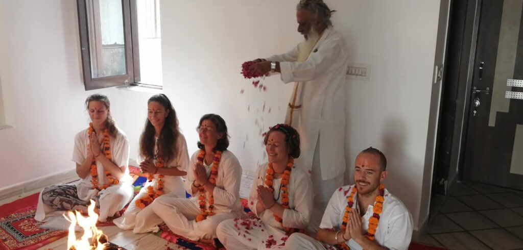 6 tips om mindful te leven - Pushkar - meditation temple - geslaagd
